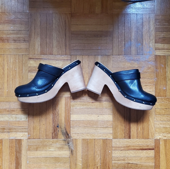 Black Clogs - Picture 3 of 7